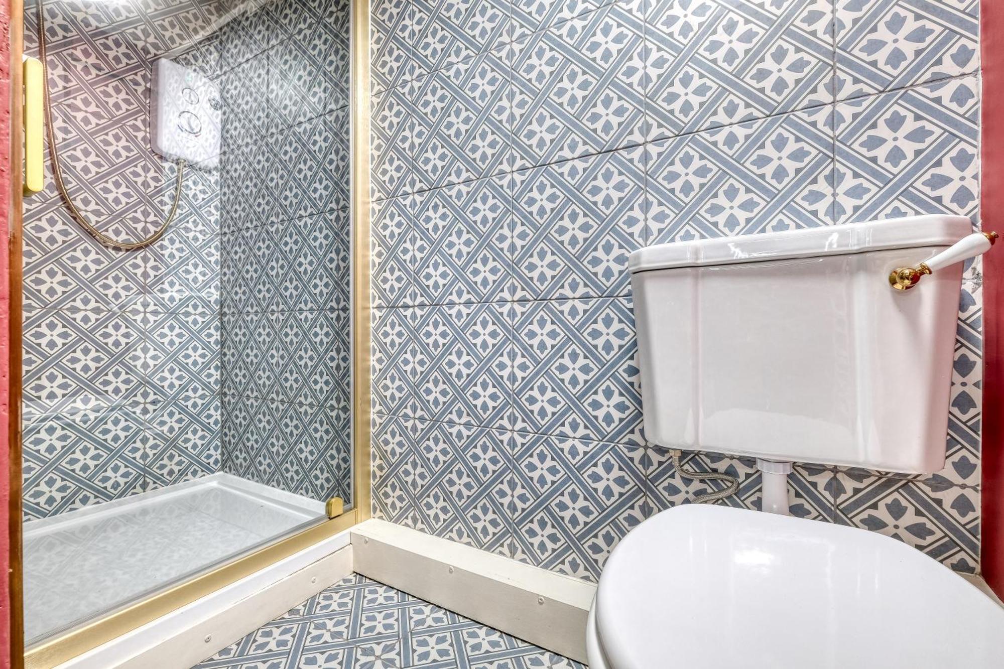 The Darwin Malvern Suite Great Malvern Extérieur photo